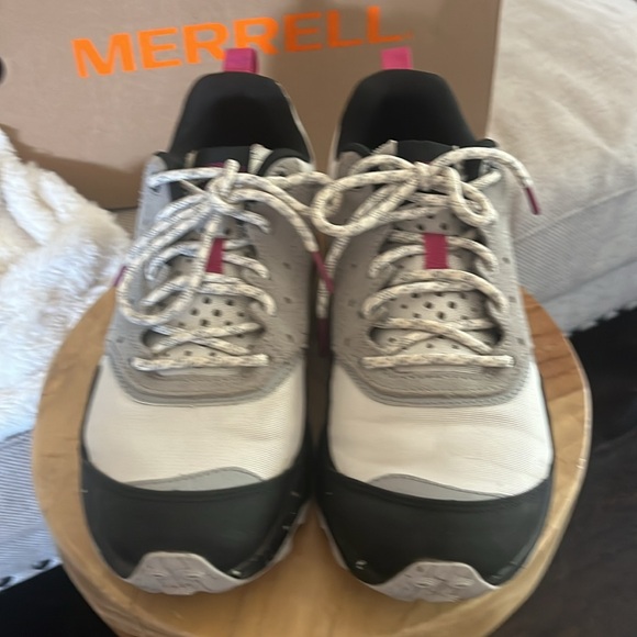 Women's Merrell Hiking Shoe - Picture 9 of 11
